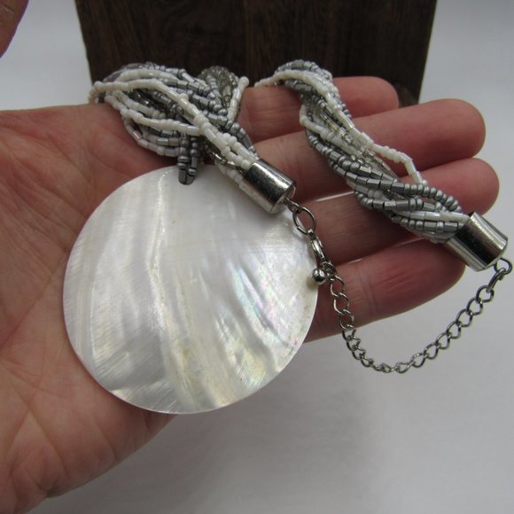 21" Beaded White Shell Pendant Necklace Vintage - Picture 2 of 4
